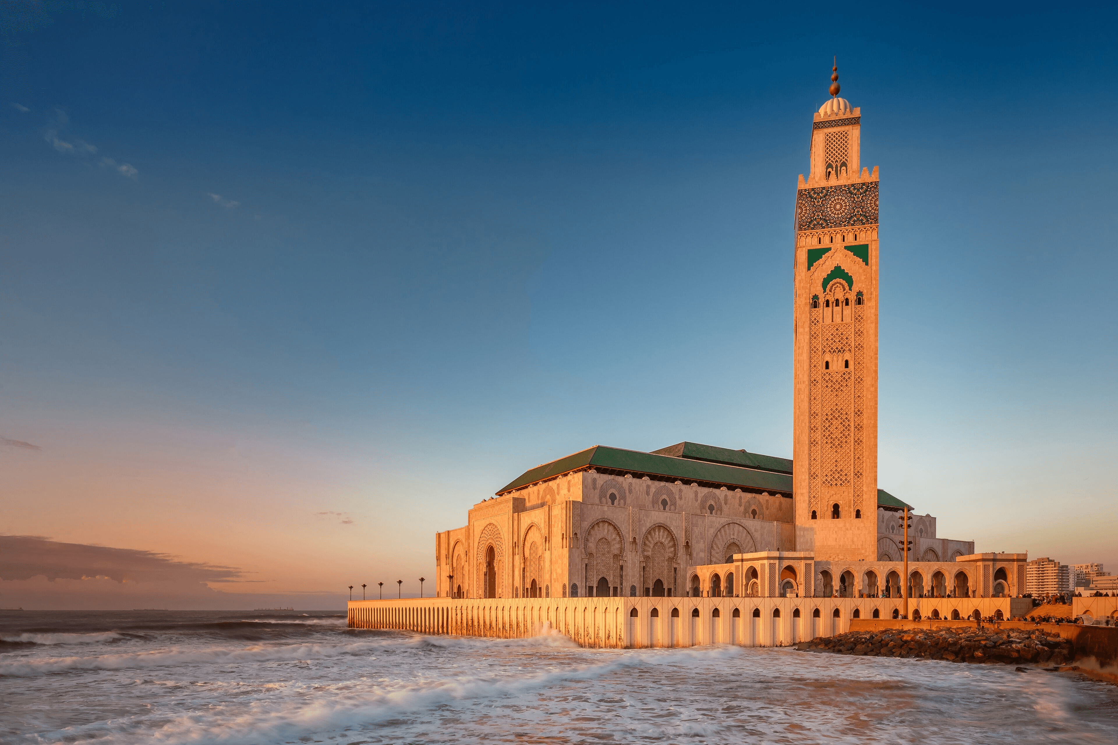 Casablanca - Le cœur cosmopolite du Maroc mêle l'architecture Art déco à la majestueuse Mosquée Hassan II.
